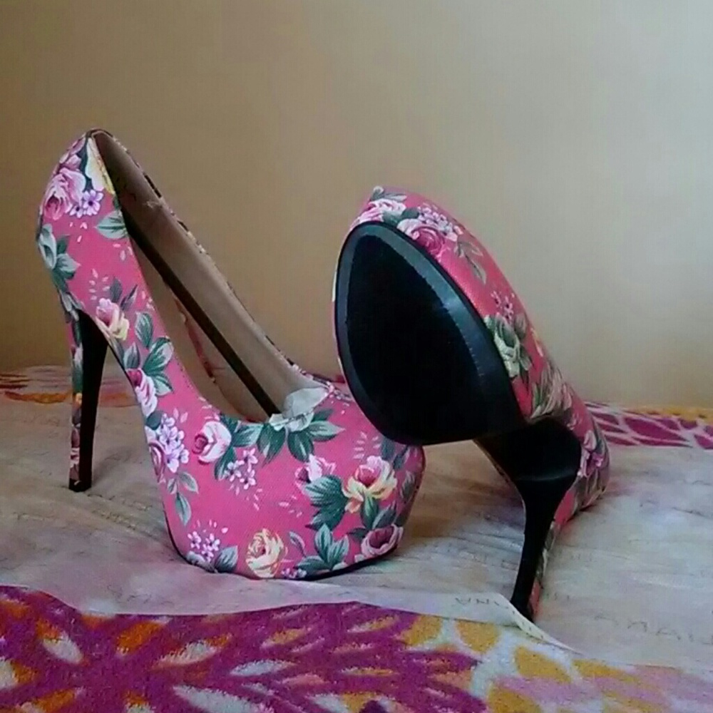 Heels - Picture 3 of 4